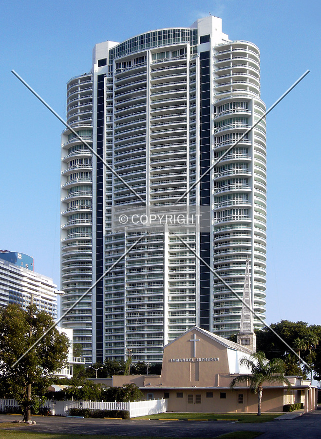 Santa Maria by Jorge Molina