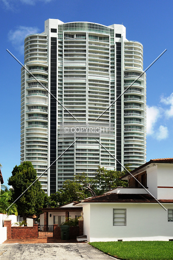 Santa Maria by Jorge Molina