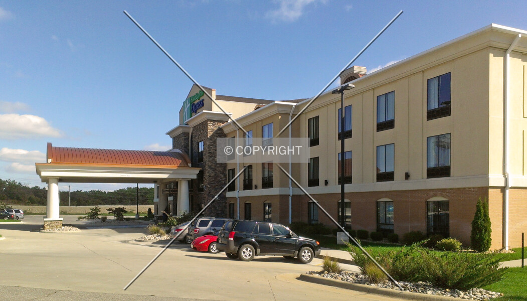 Holiday Inn Express Hotel & Suites St. Robert