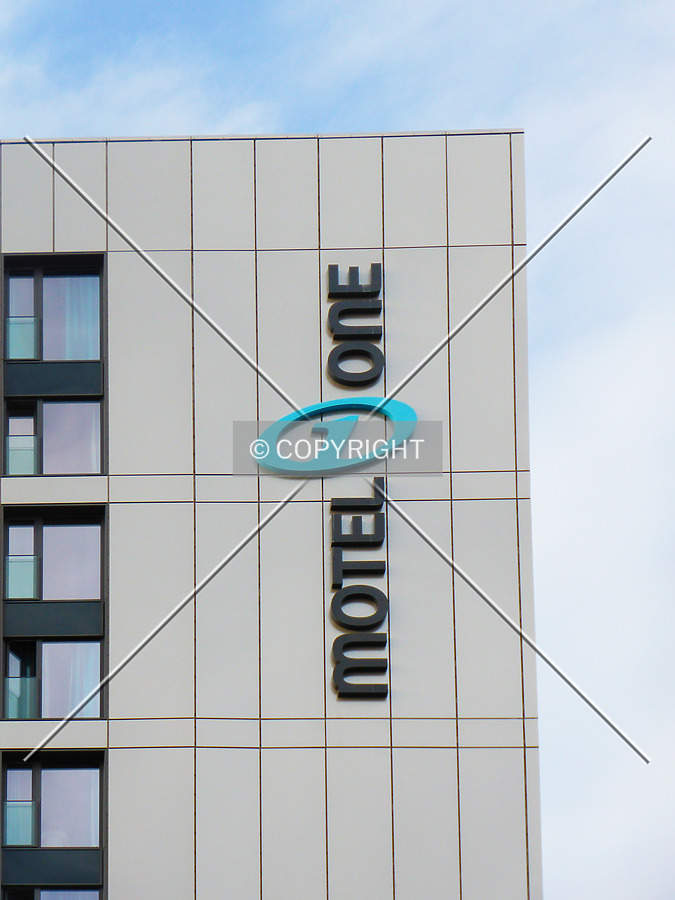 Motel One Hauptbahnhof by Nephilim