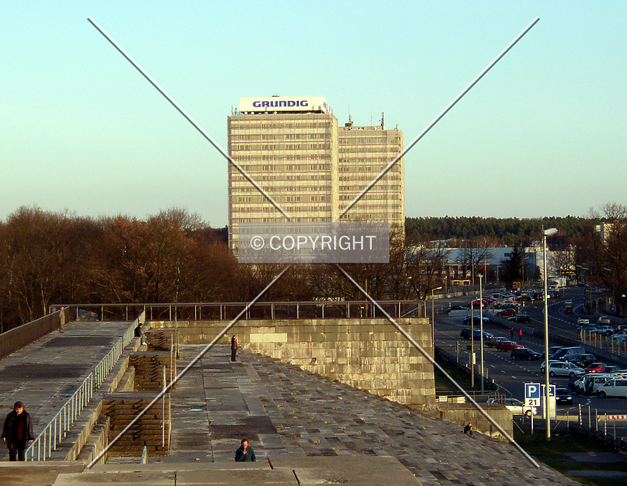 Grundig Hochhaus I by Chris Patriarca