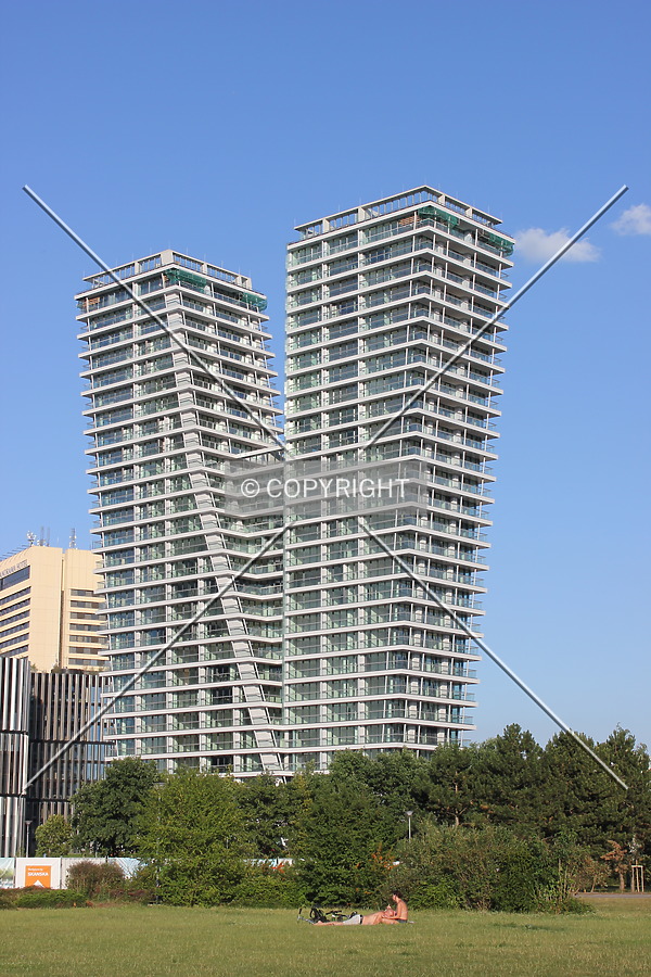 V Tower by Florian Barbier