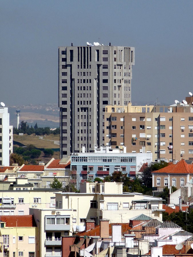 Rua Sarmento de Beires 45 by Robin Spetz