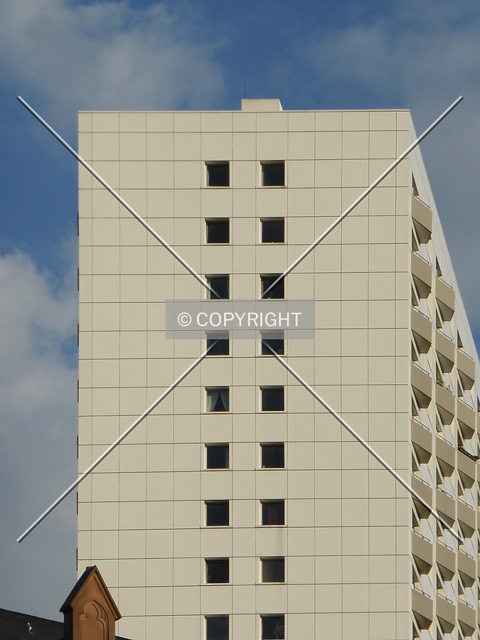 Hainer Weg 24 by Nephilim