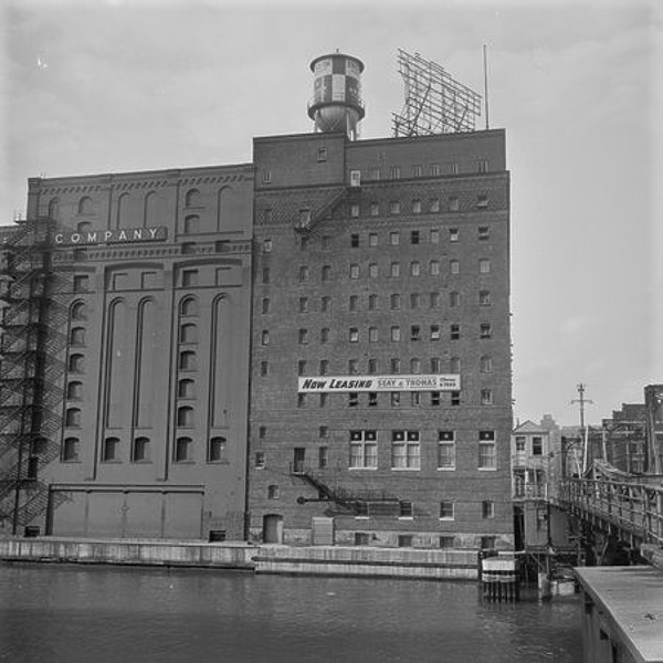 Central Cold Storage Warehouse by Chicago History Museum, ICHi-088333; Mildred Mead, photographer
