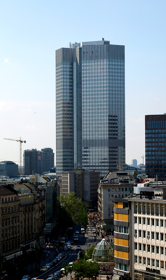 Bankgebäude BfG by Marshall Gerometta