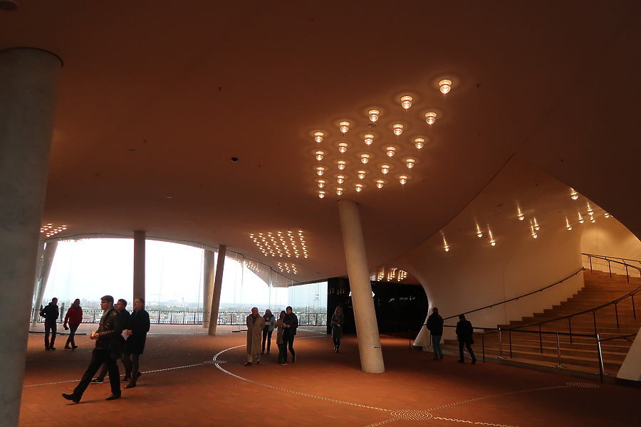 Elbphilharmonie by Judikaƫl Ninon