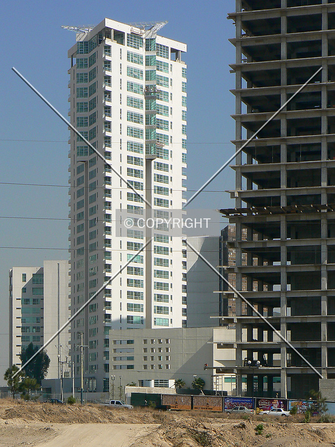 Torre Titanium by Luis Ibáñez