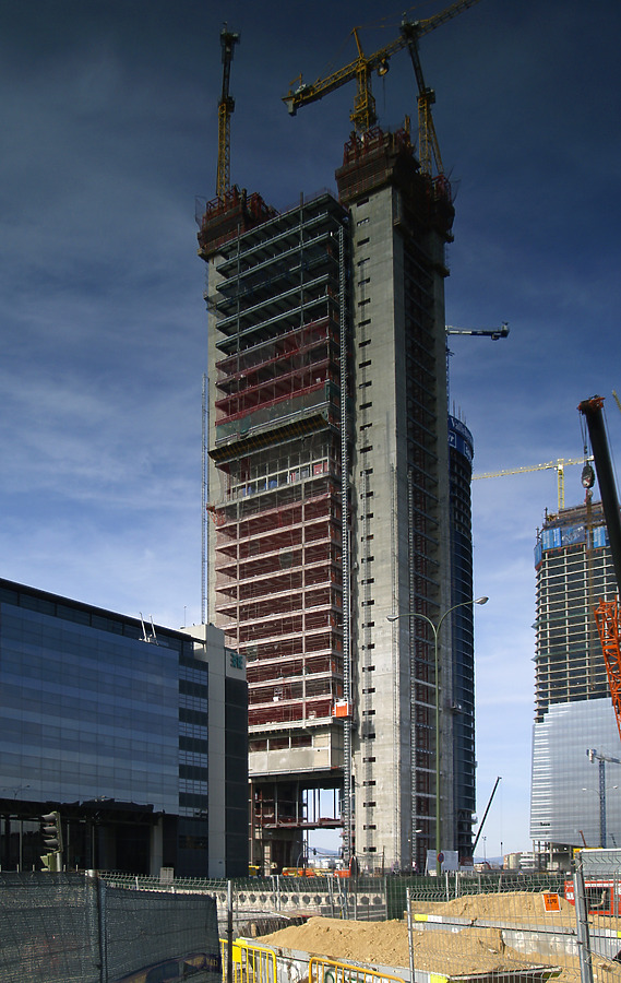 Torre Caja Madrid by Cesar Serrano