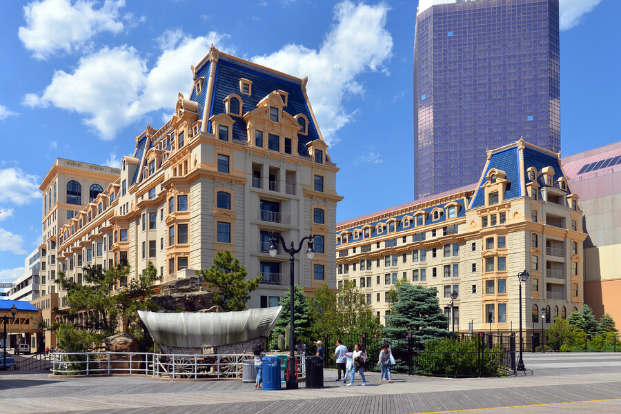 Dennis Hotel