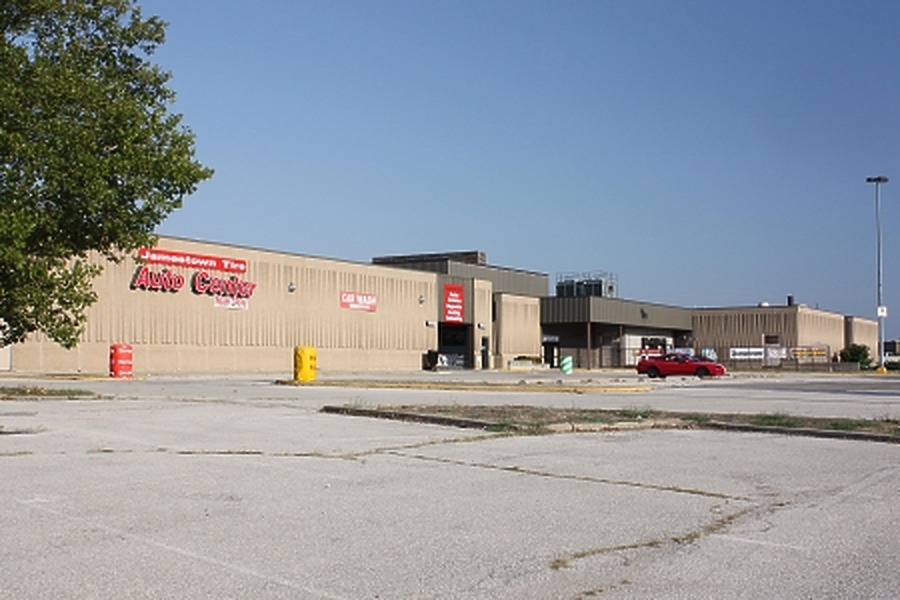 Jamestown Mall by Ryan Hildebrand