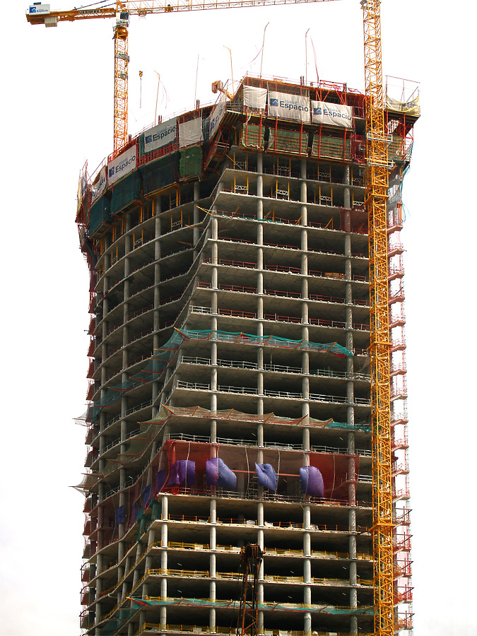 Torre Espacio by Cesar Serrano