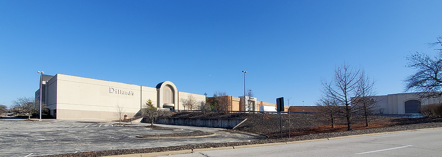 Chesterfield Mall by Ryan Hildebrand