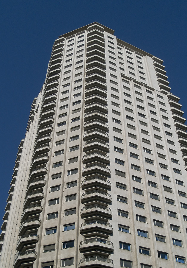 Torre de Madrid by Cesar Serrano