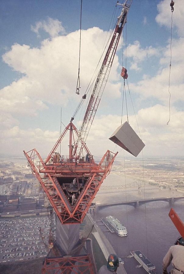 Gateway Arch by Unknown