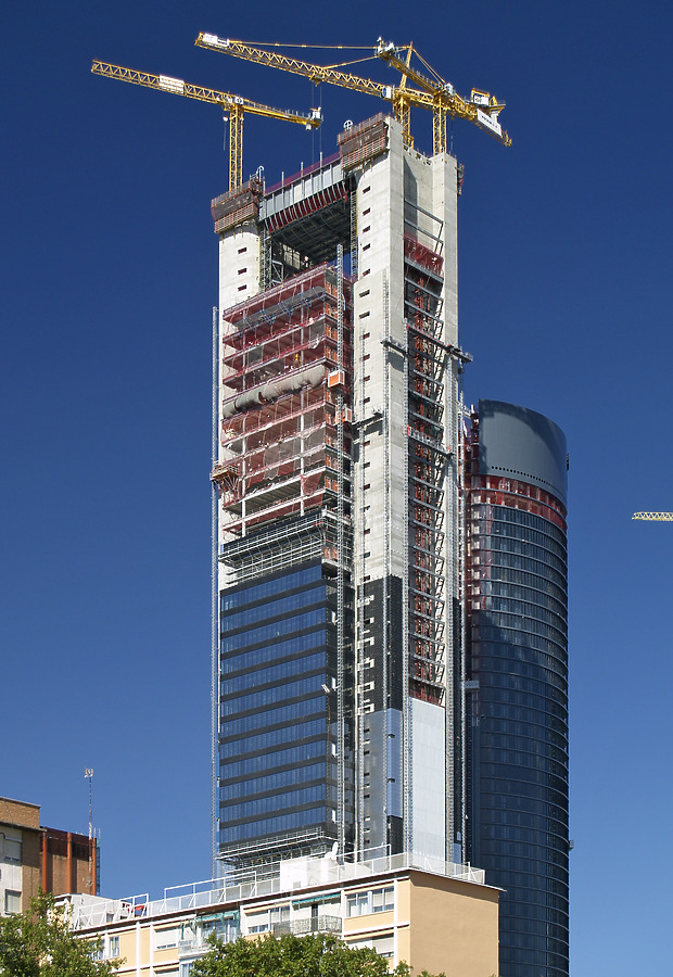 Torre Caja Madrid by Cesar Serrano