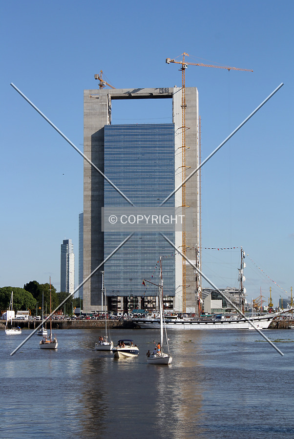 Madero Office by Maximiliano Buono