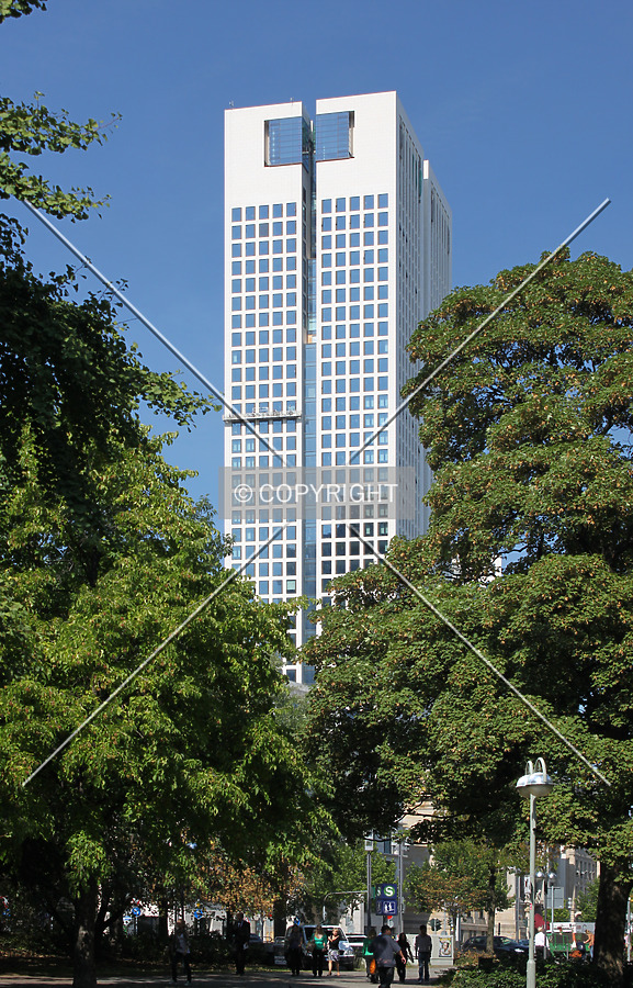 OpernTurm by Emmanuel D.