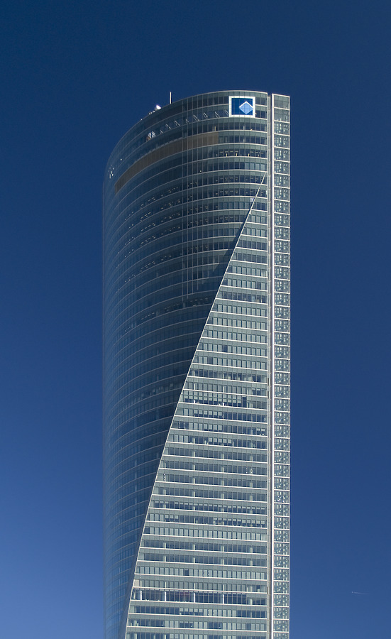 Torre Espacio by Cesar Serrano