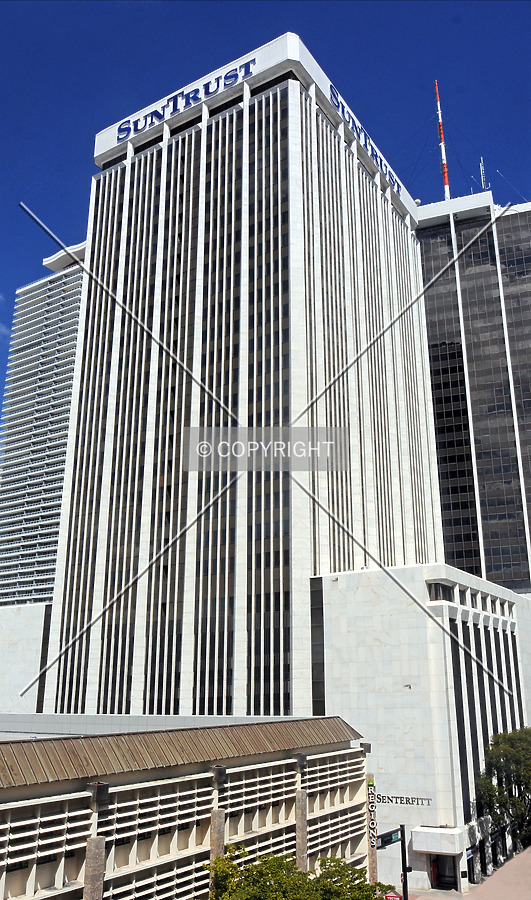 SunTrust International Center by Jorge Molina