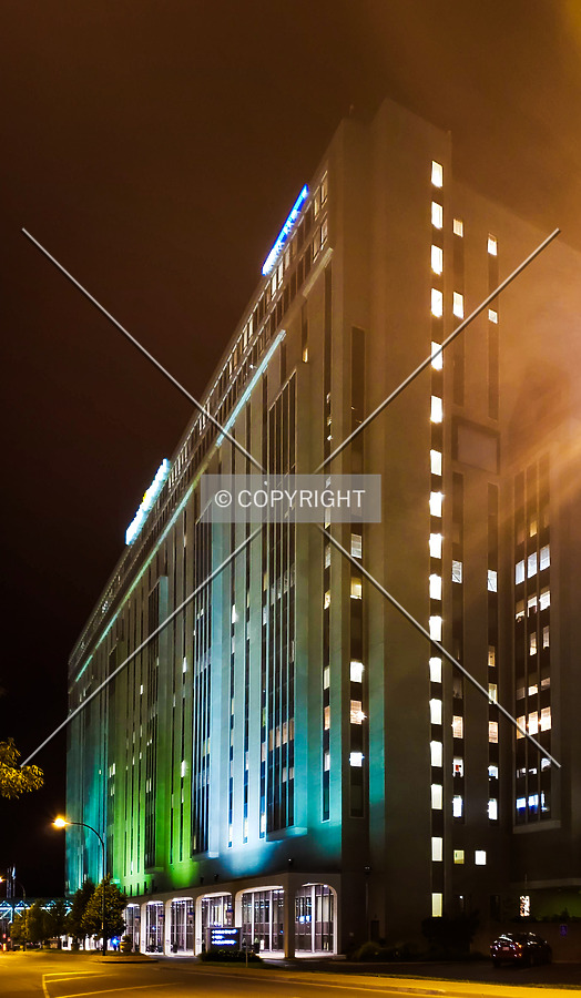 Barnes-Jewish Plaza Tower by Ryan Hildebrand