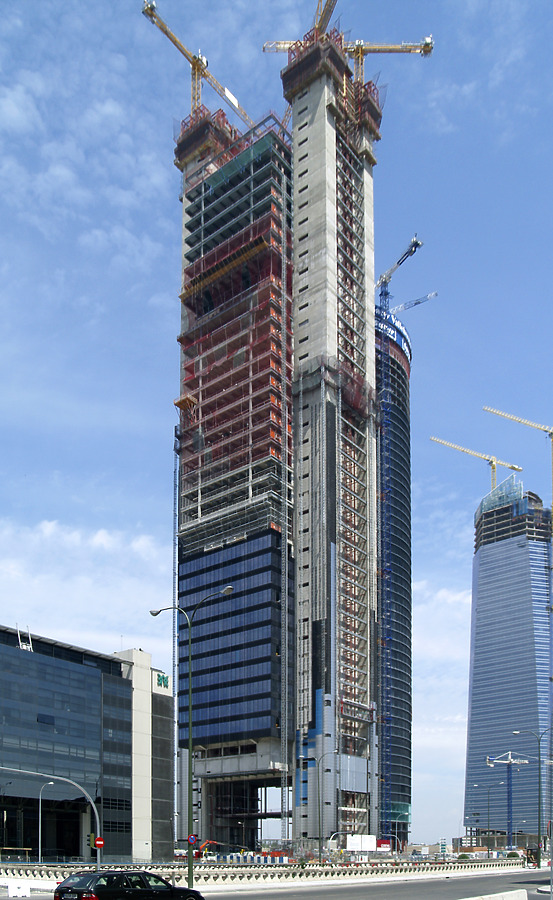Torre Caja Madrid by Cesar Serrano