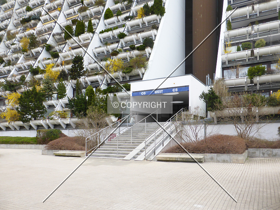 Wohnpark Alterlaa - Block C5-C8 by Nephilim