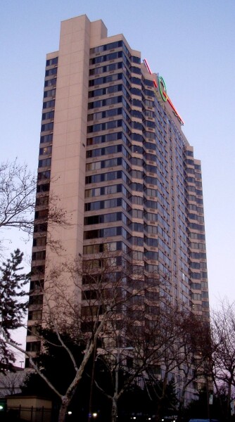 310-652-800