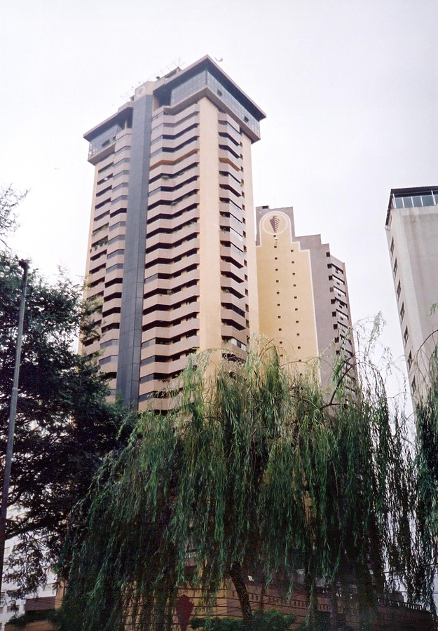 Edifício Champagnat I by Virgilio Grimaldi