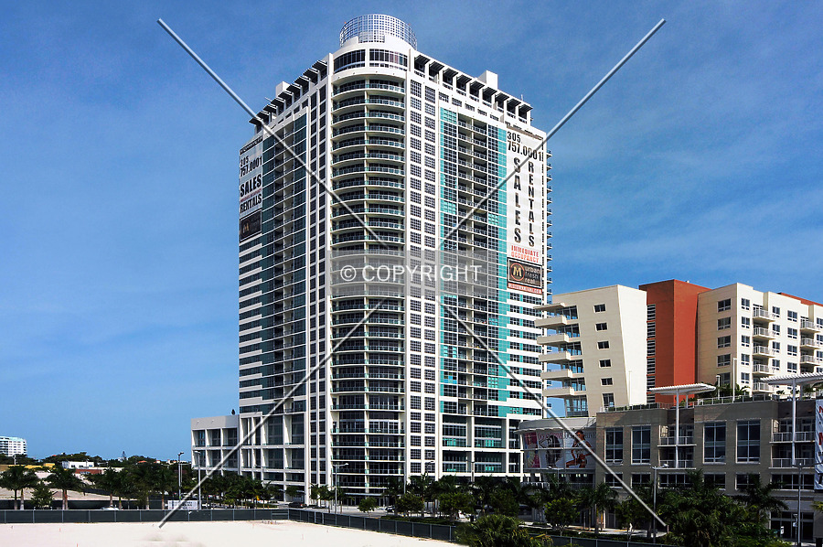 4 Midtown by Jorge Molina