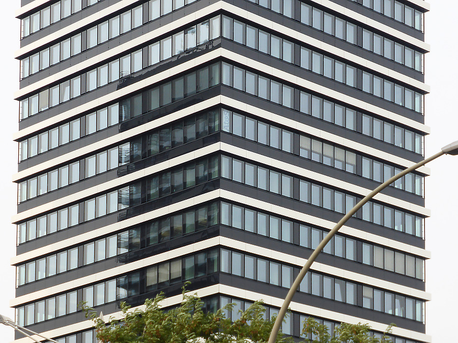 Mundsburg Office Tower by Der Hamburger
