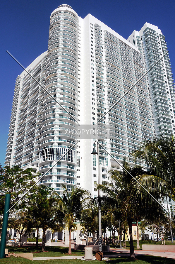 1800 Club by Jorge Molina