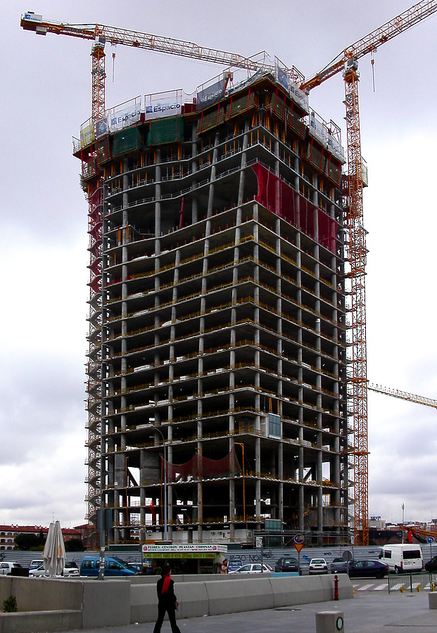 Torre Espacio by Cesar Serrano