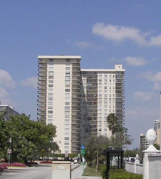 Winston Towers 400