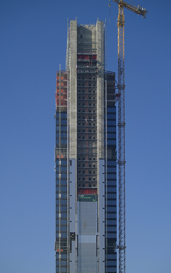Torre Caja Madrid by Cesar Serrano