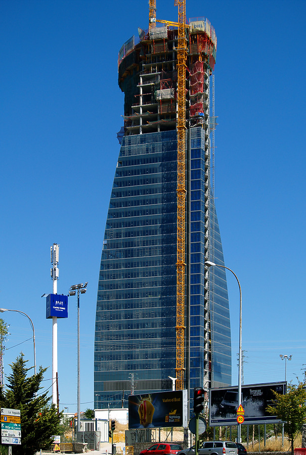 Torre Espacio by Cesar Serrano