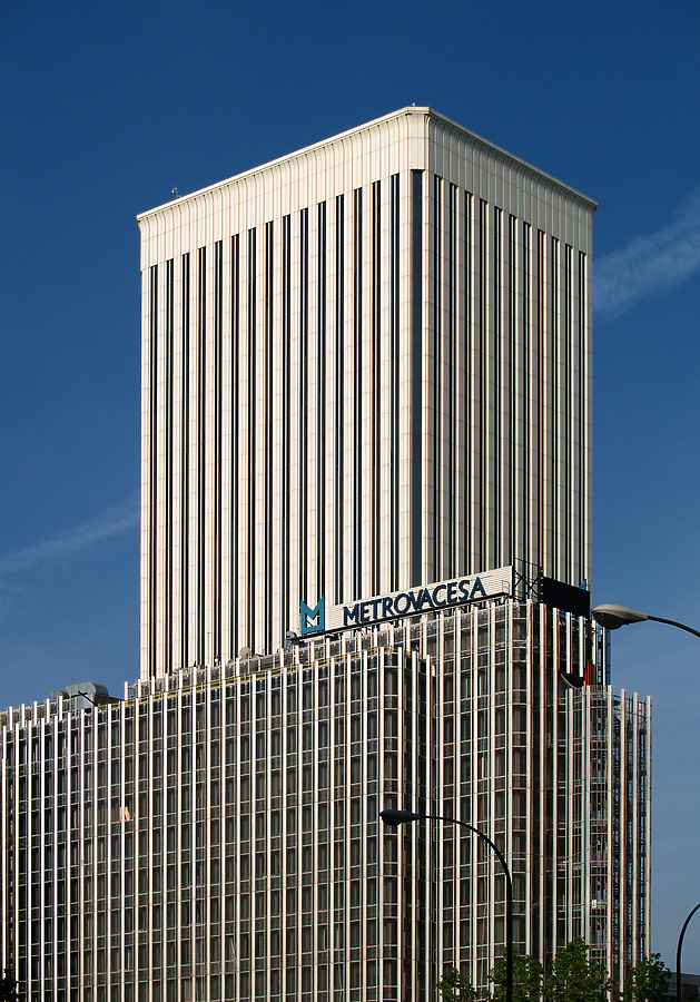 Torre Picasso by Cesar Serrano