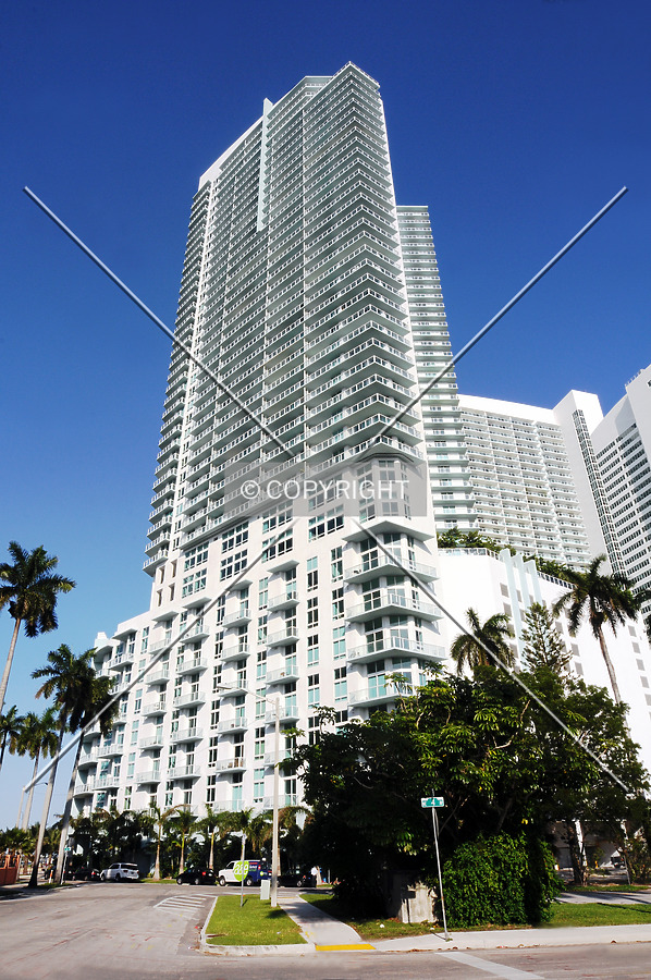 Quantum on the Bay North Tower by Jorge Molina