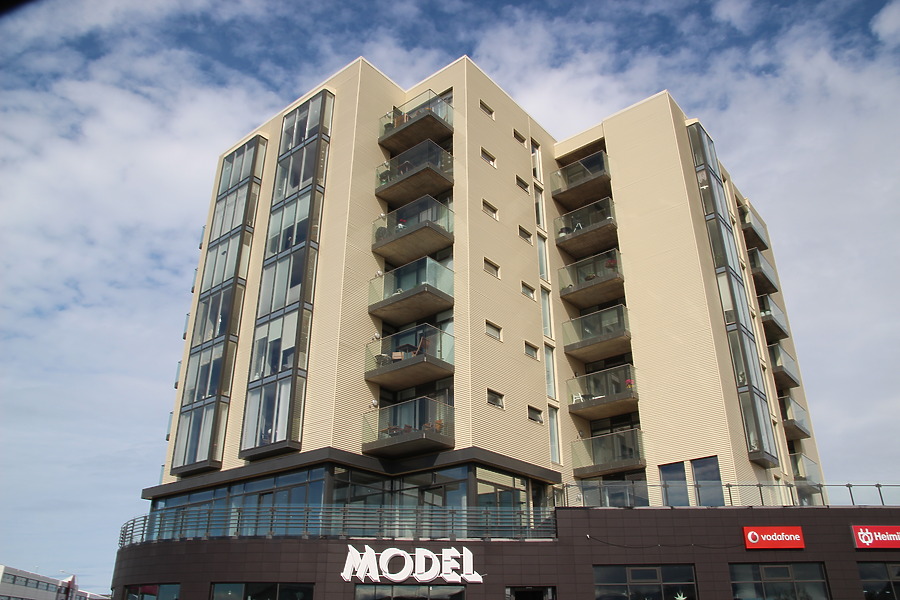 þjóðbraut 1 by Kjetil Balog