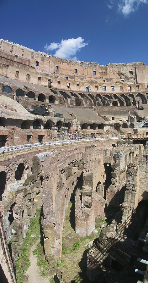Colosseo by John Bek