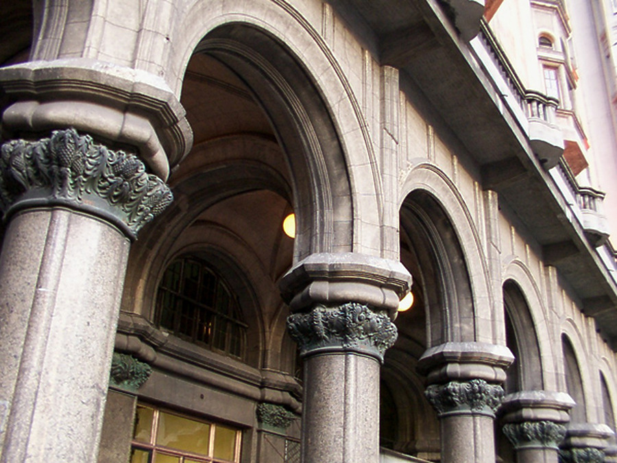 Palacio Salvo by Daniel Kieckhefer