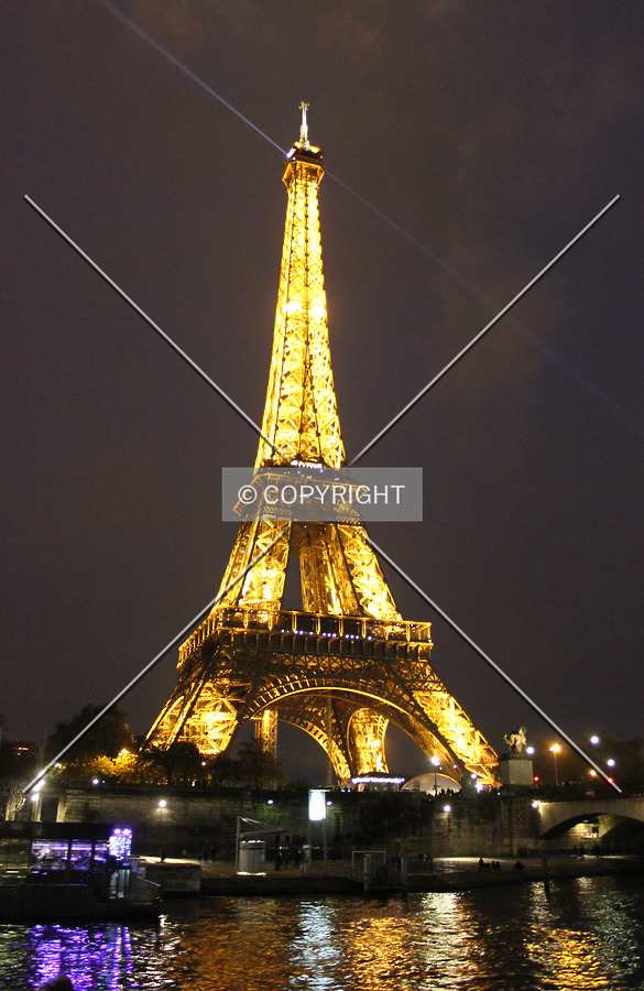 Tour Eiffel by Florian Barbier