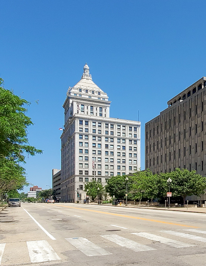 Commerce Bank Building by Ryan Hildebrand
