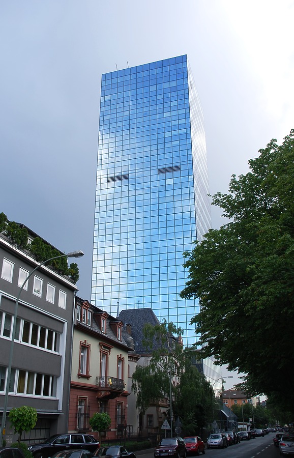 Hochhaus am Park by Huopa