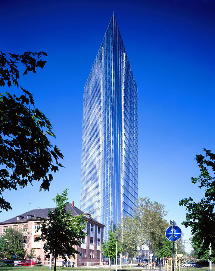 Victoria Turm by Konrad Lindhorst Metallbau
