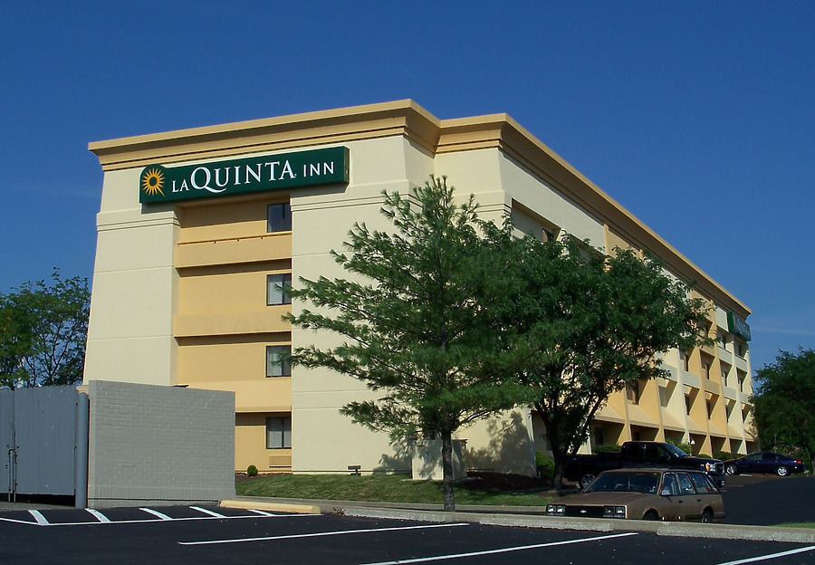 La Quinta Inn - Saint Louis / Hazelwood by Ryan Hildebrand