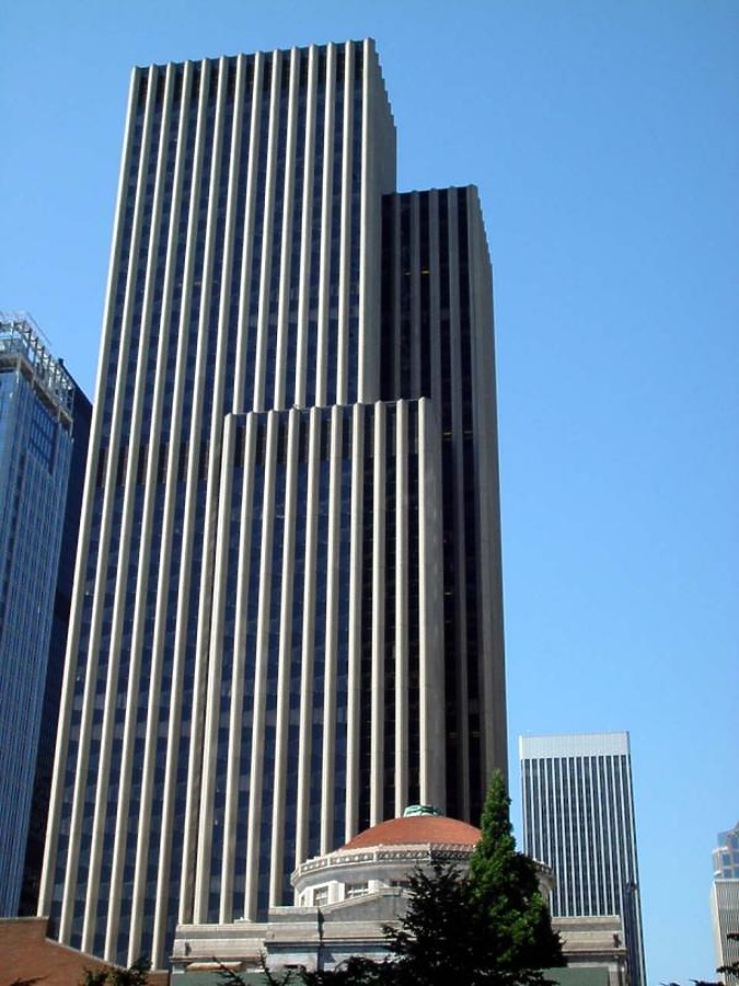 901 Fifth Avenue by Garrett Stout