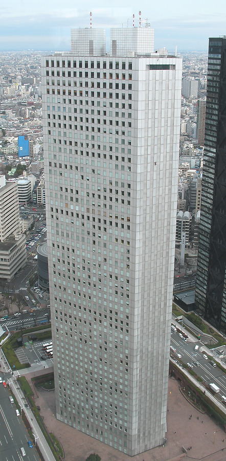 Shinjuku Sumitomo Building by Kevin Hemphill