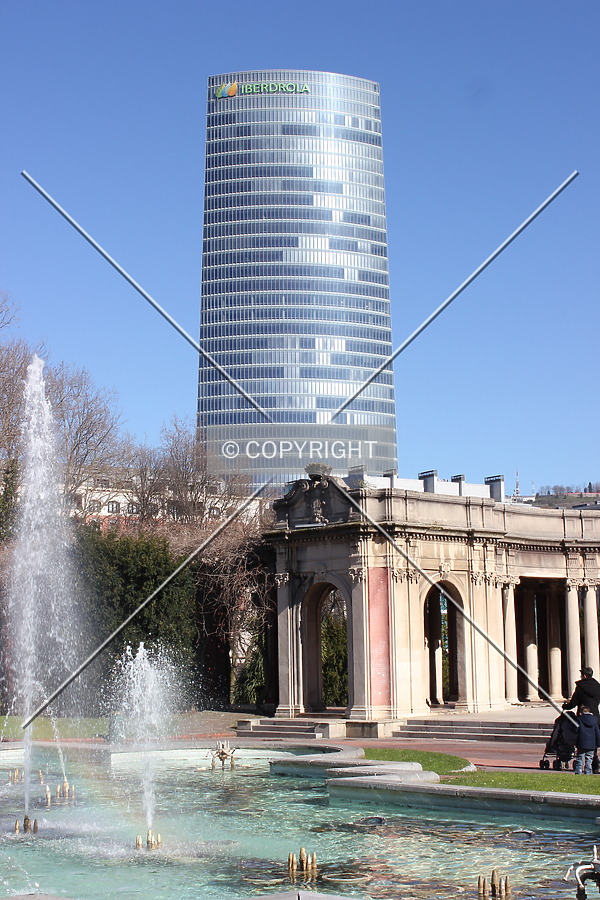 Torre Iberdrola by Florian Barbier