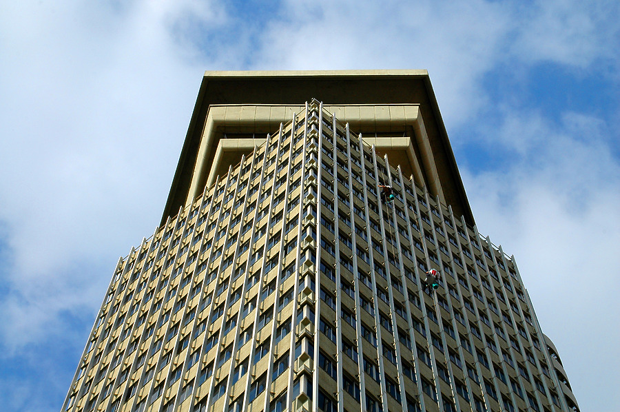 Edificio Colón by John Bek